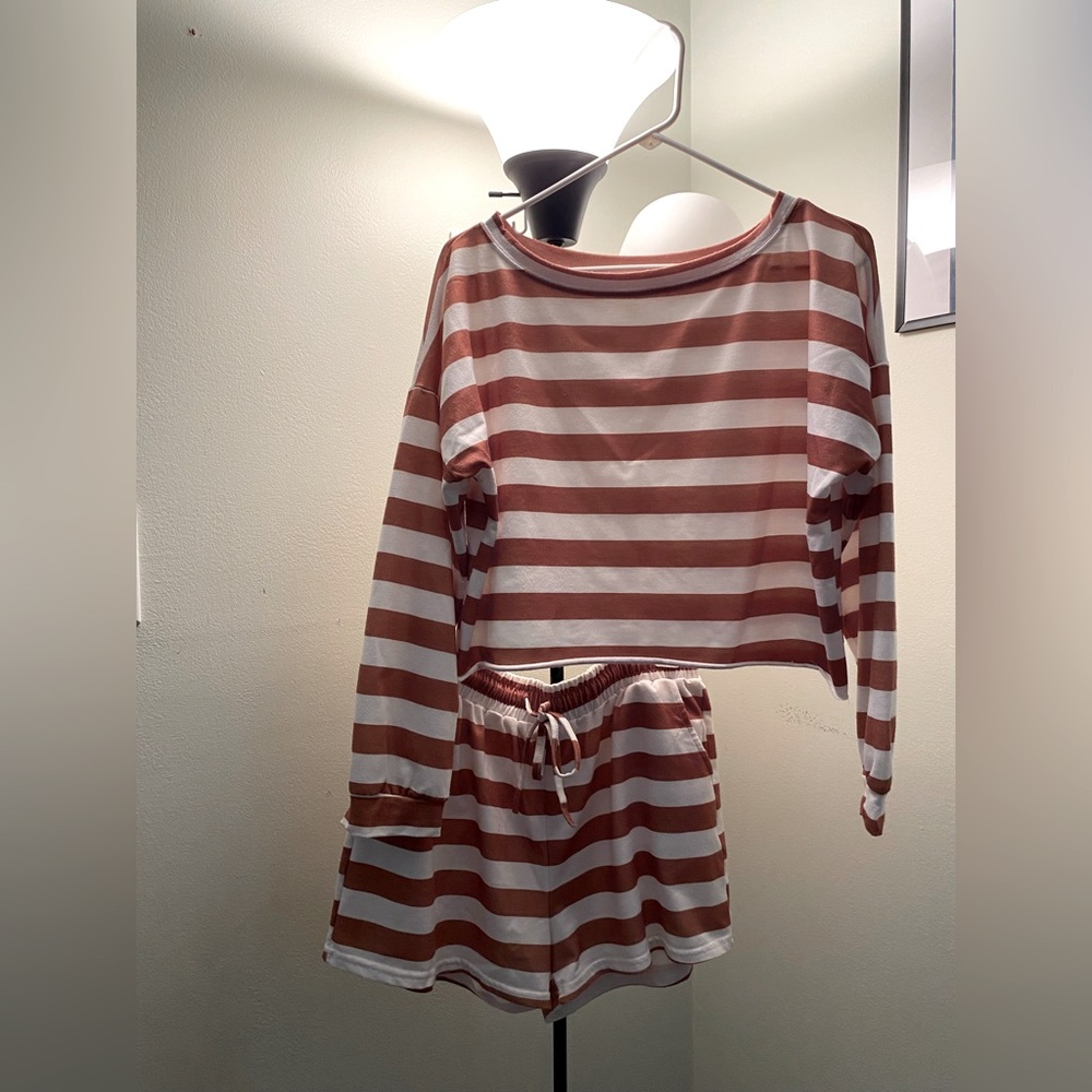 Striped long sleeve and drawstring shorts set 🤎